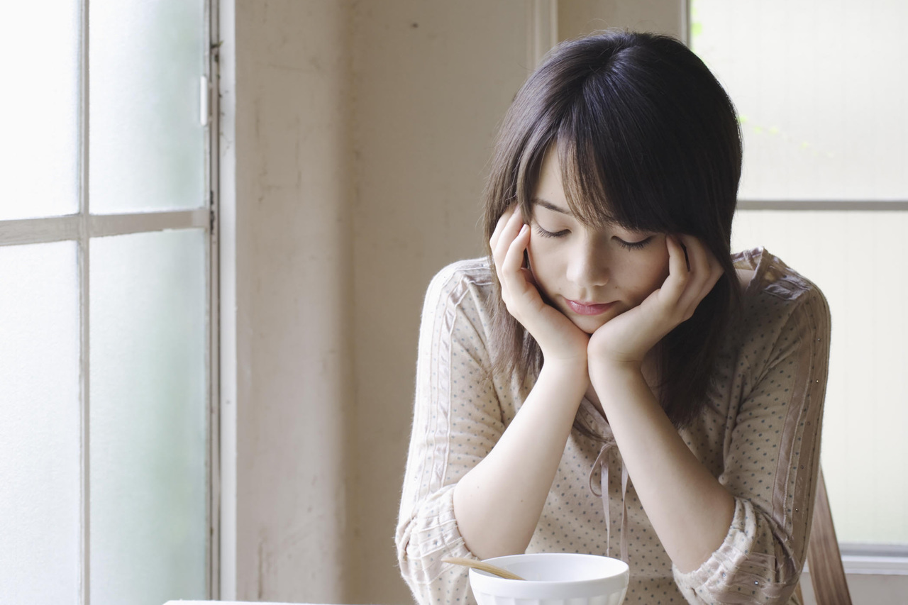 気が滅入っている女性