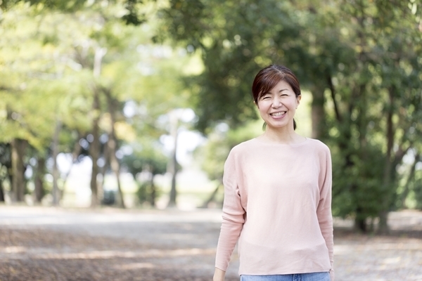笑顔の女性