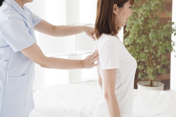 検査を受ける女性