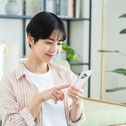 肩こりを訴えている女性